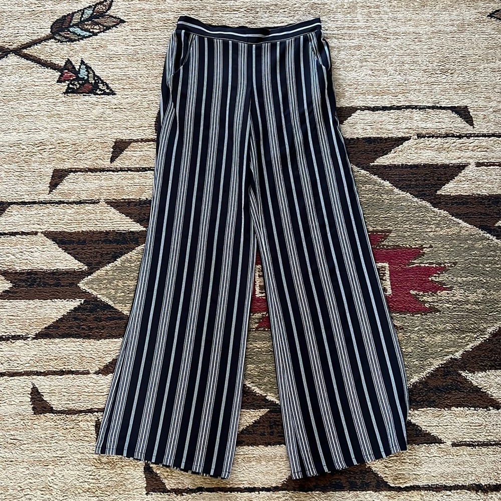 Black w/white stripes
